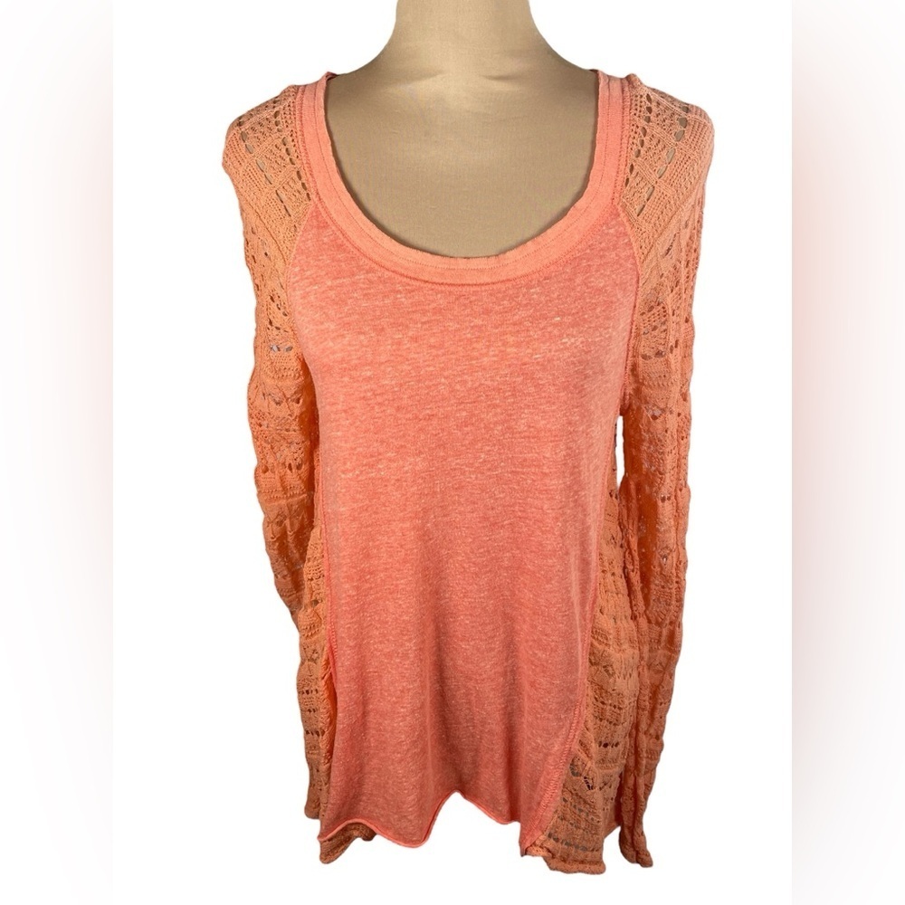 Free People Coral Lace Sleeve Top Size Small‎